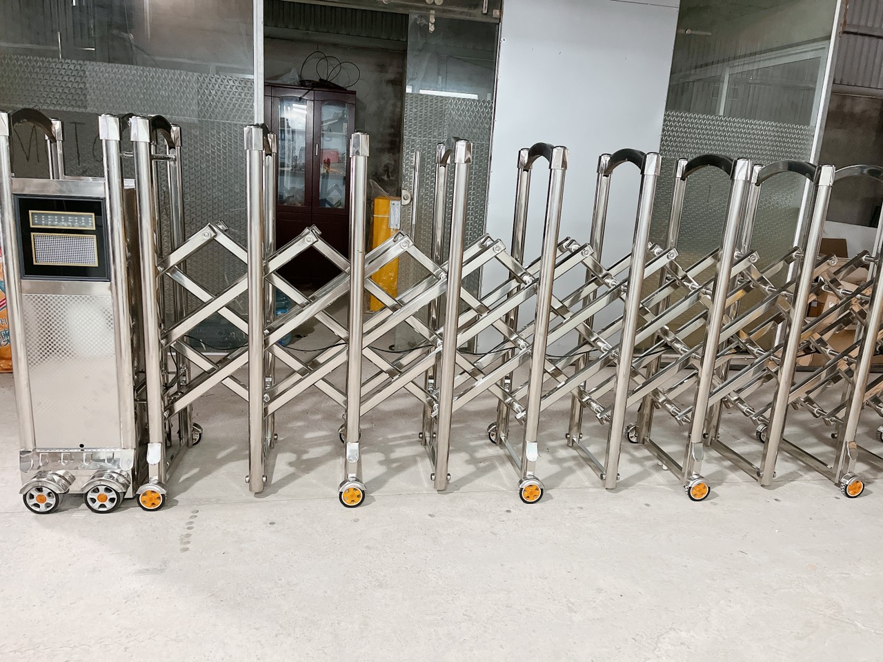 Cổng xếp inox 201 tự động